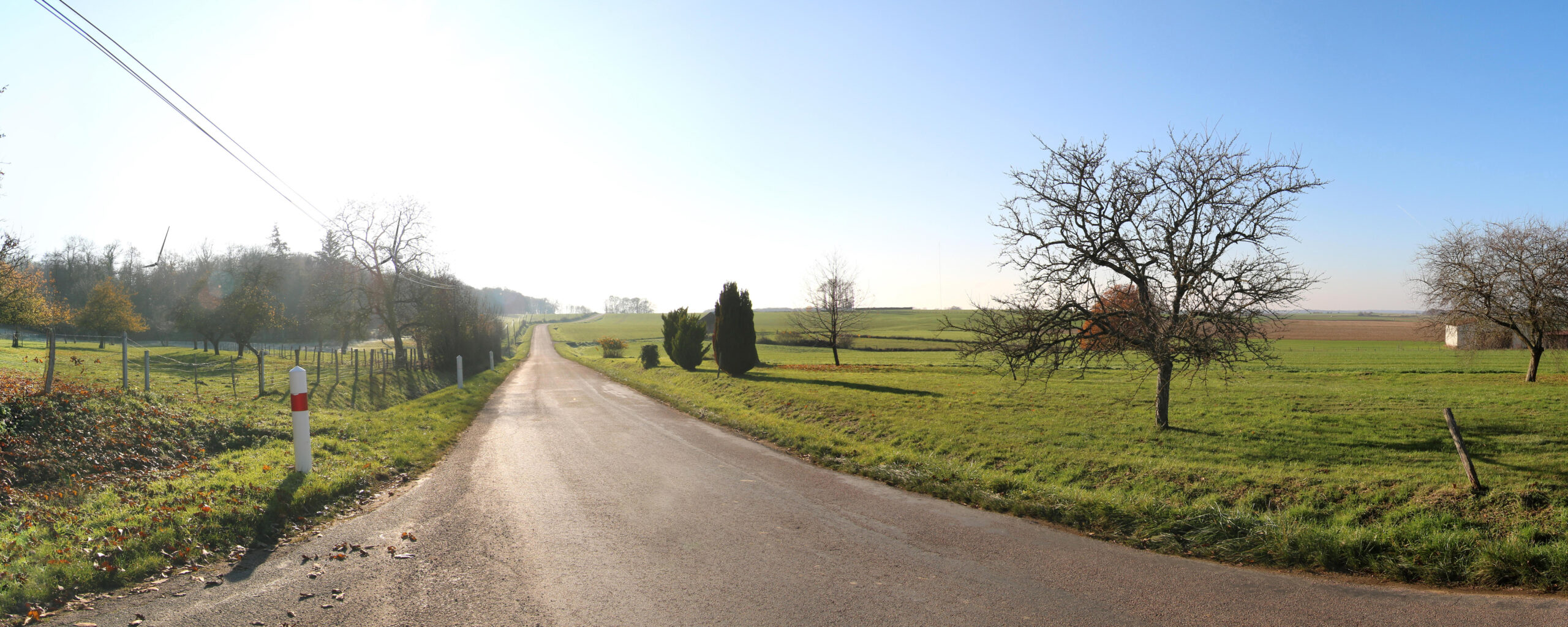 Sur la RD27 en sortie sud de Villiers-aux-Chênes, visibilité sud-ouest 